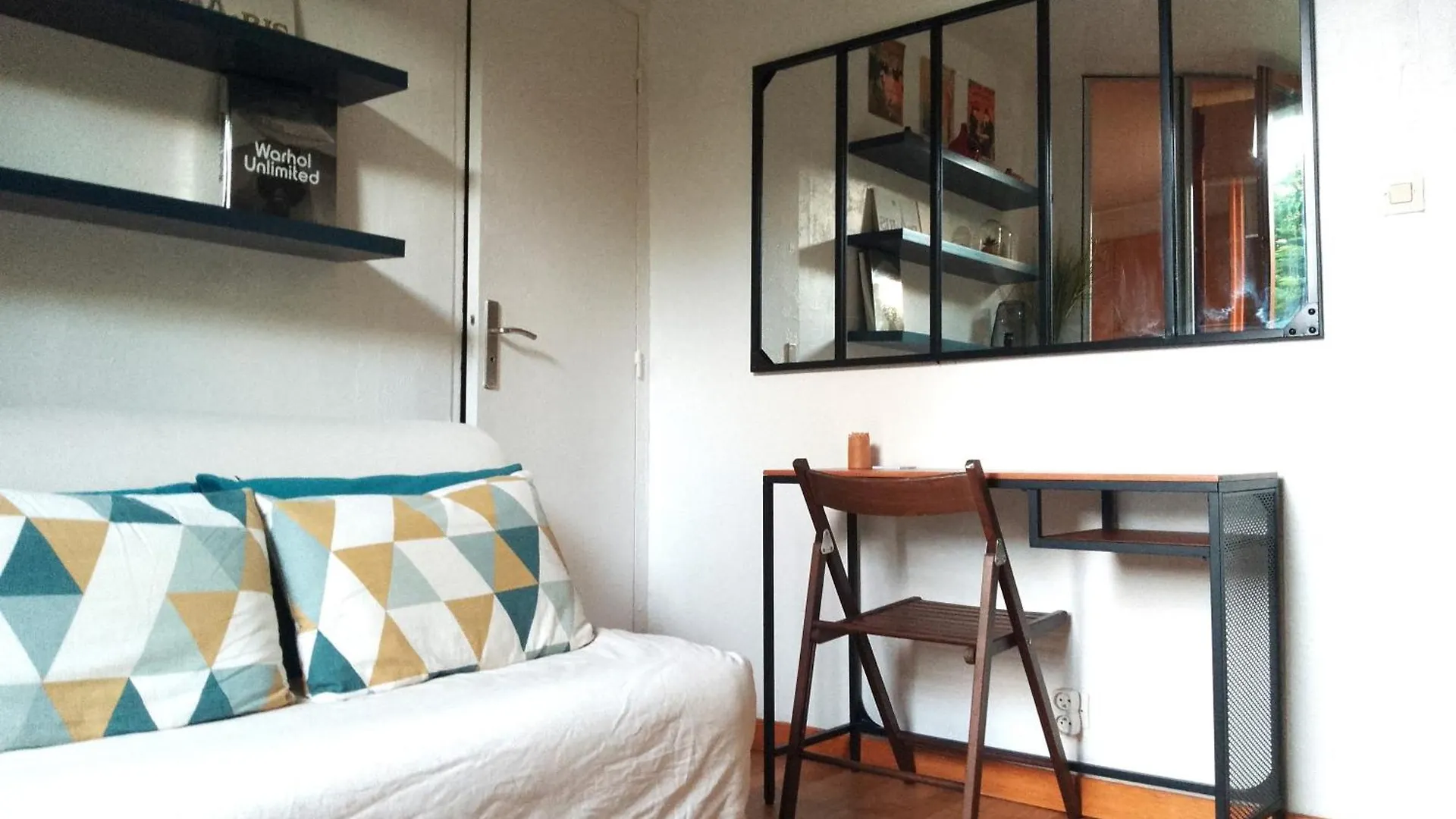 In Montmartre Apartment *