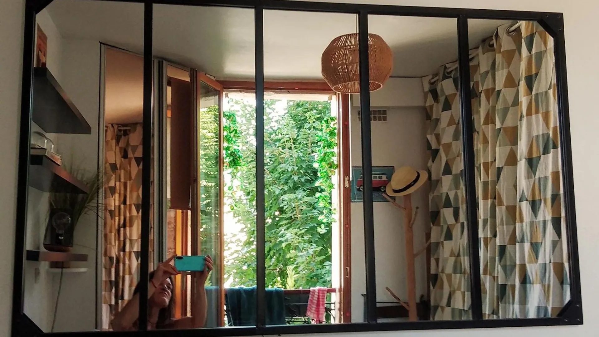 In Montmartre Apartment *