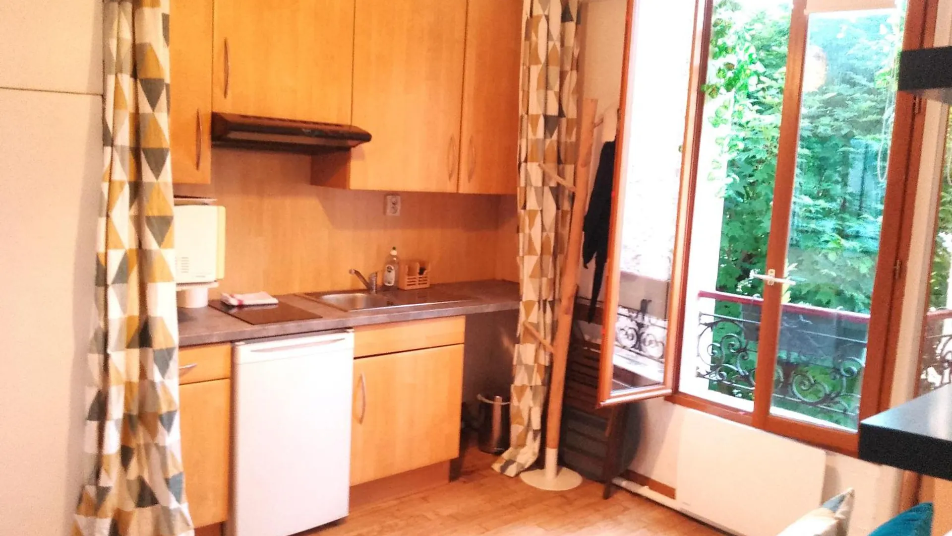 Apartment In Montmartre